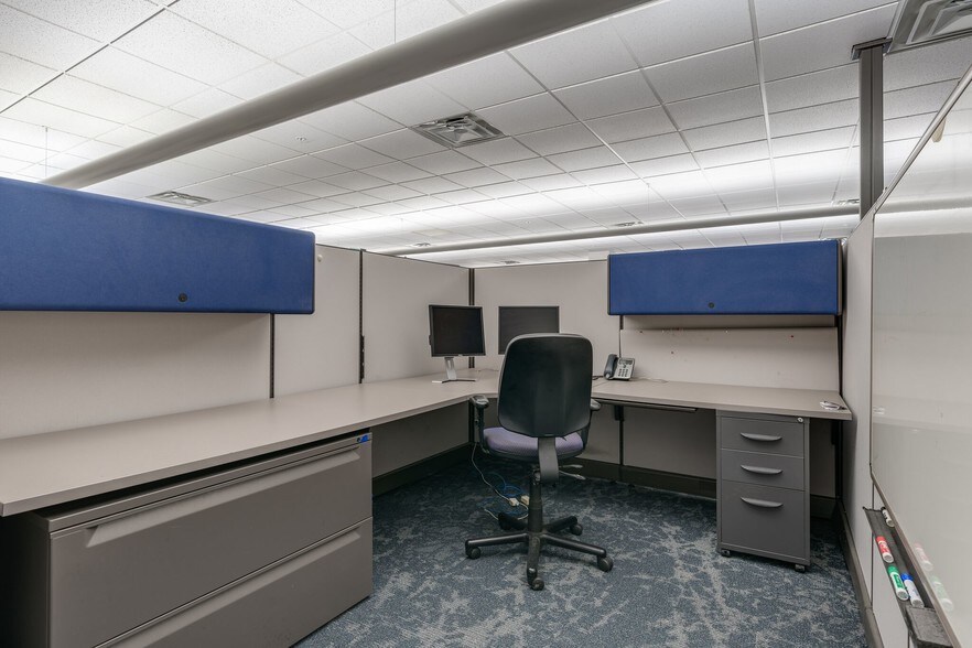 More Photos Of 3825 Columbus Rd, Granville Business Park For Lease