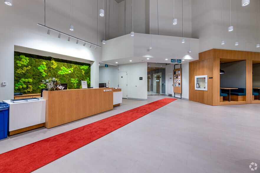 More Photos Of 200 Bay St, Toronto Coworking Space