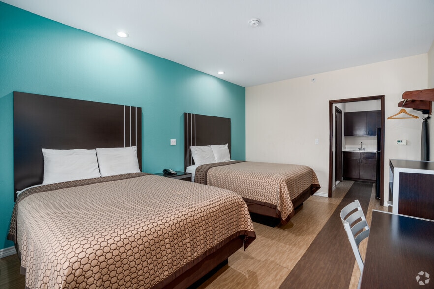 More Photos Of 5525 7th St, Bay City Hotel For Sale