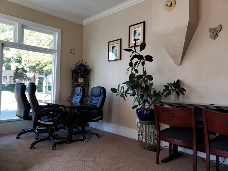 More Photos Of 12 S San Gorgonio Ave, Banning Storefront Retail Office For Lease