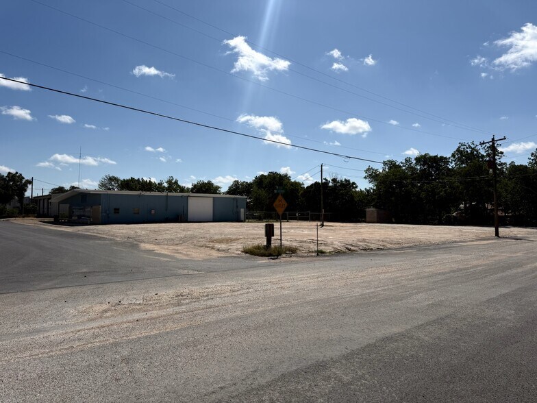 More Photos Of 107 S Lee St, Fredericksburg Flex For Lease
