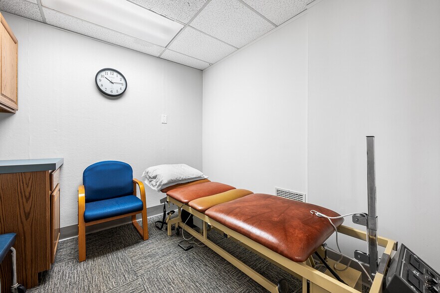 More Photos Of 131 Boston Post Rd, East Lyme Office For Lease