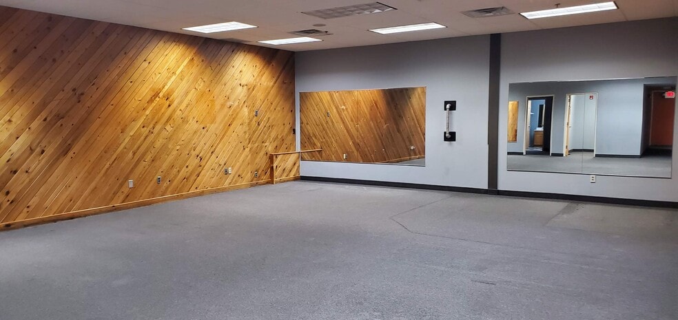 More Photos Of 835 Sharon Dr, Westlake Office For Sale