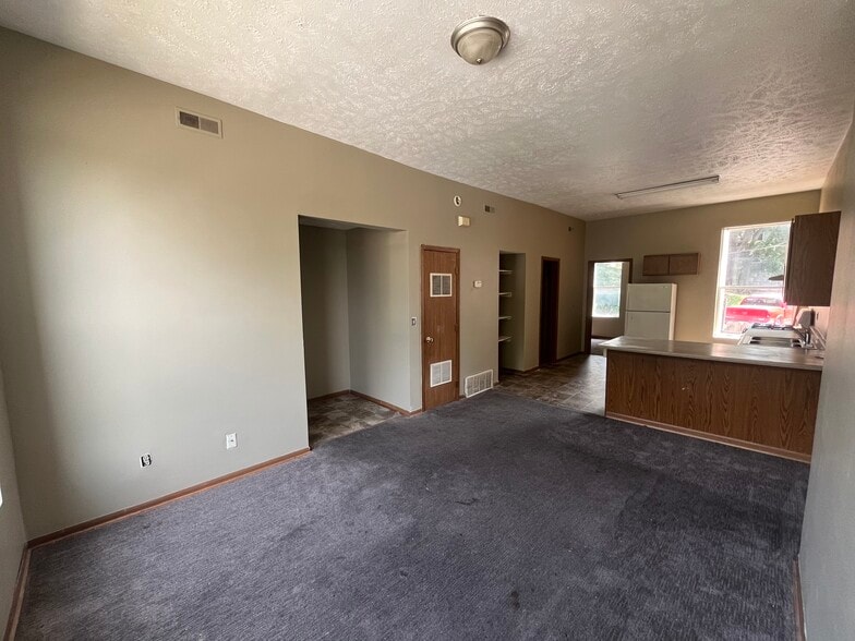 More Photos Of 1001 N 29th St, Omaha Apartments For Sale