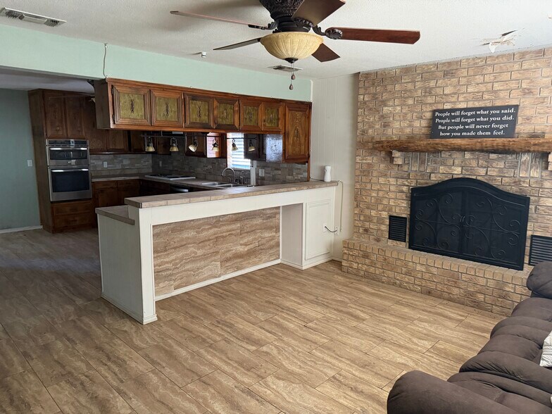 More Photos Of 5105 S Veronica St, Monahans Warehouse For Lease