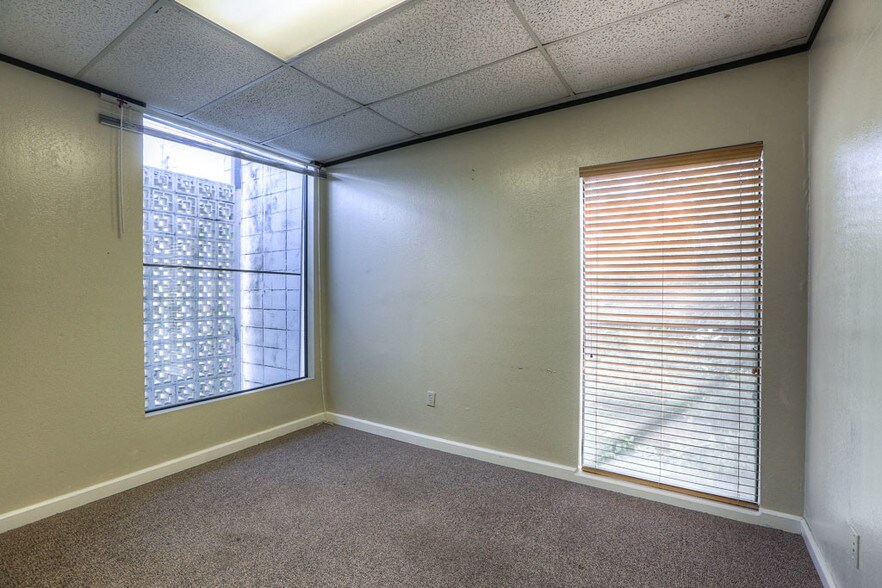 More Photos Of 6907 Almeda Rd, Houston Office For Sale
