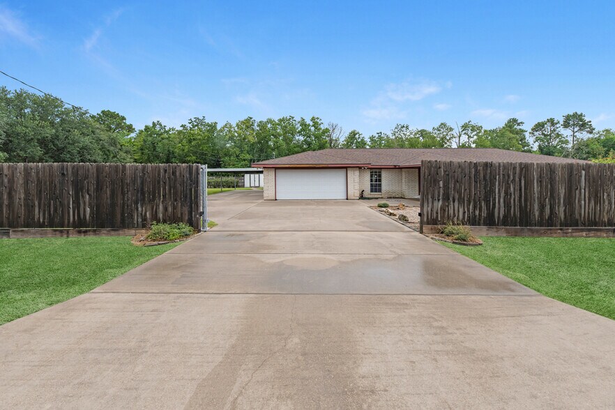 More Photos Of 7315 Pine St, Manvel Industrial For Sale