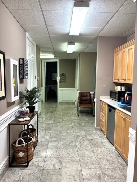 More Photos Of 37 W Fairmont Ave, Savannah Office For Lease