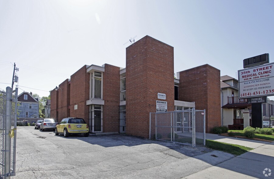 More Photos Of 950 N 35th St, Milwaukee Medical For Lease