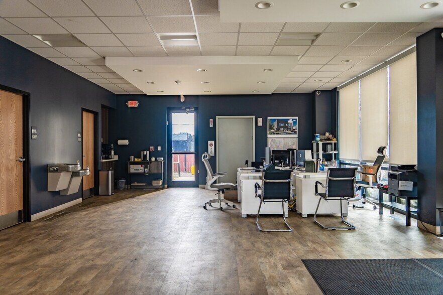 More Photos Of 15131 Kedzie Ave, Markham Warehouse For Sale