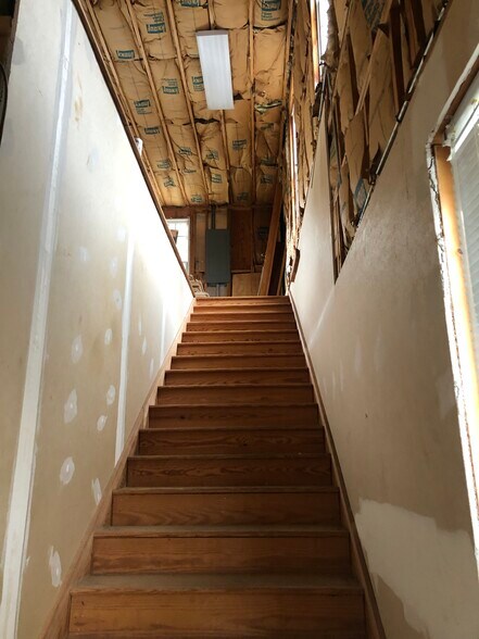 More Photos Of 156 E Market St, Martinsville Office Residential For Lease