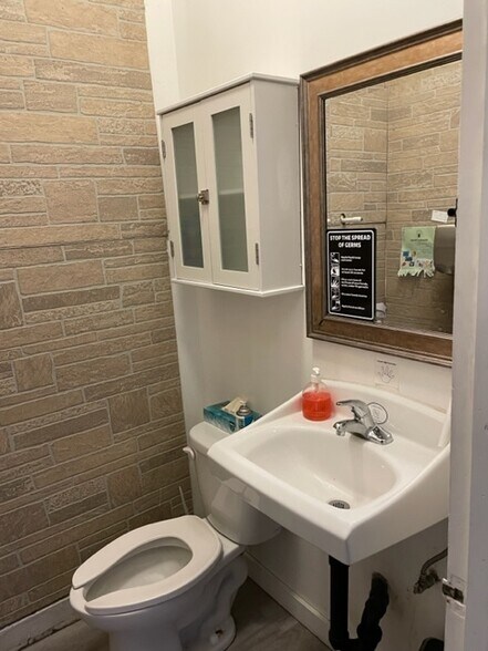 More Photos Of 952-956 Garnet Ave, San Diego Storefront For Lease