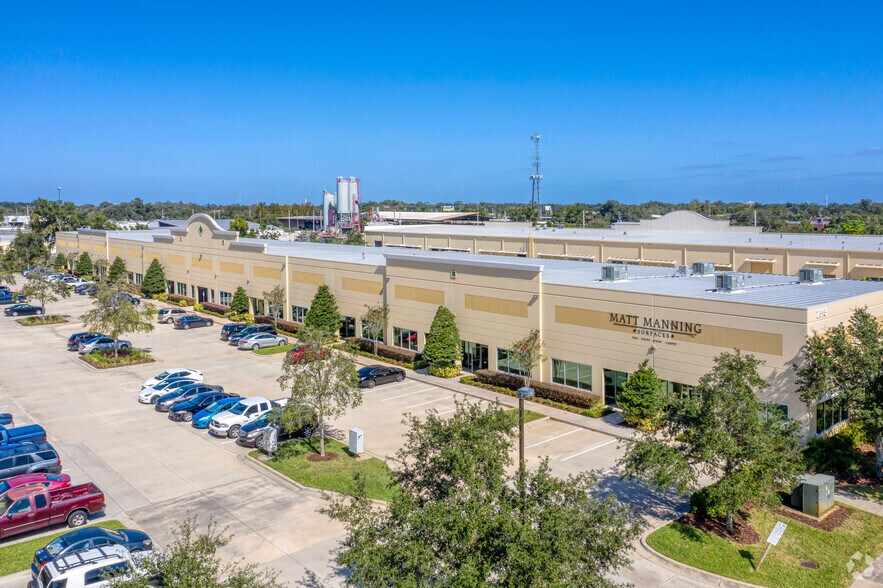 Primary Photo Of 2315 Lynx Ln, Orlando Warehouse For Lease
