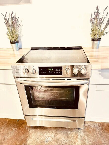 More Photos Of 380 SW Amal Dr, Atlanta Freestanding For Sale