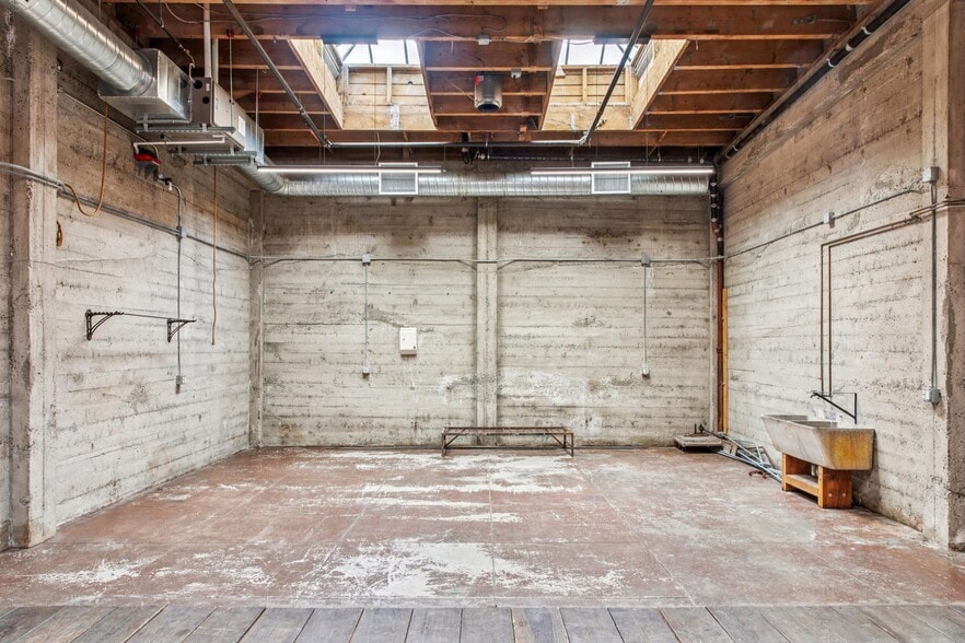 More Photos Of 724 Valencia St, San Francisco Flex For Lease