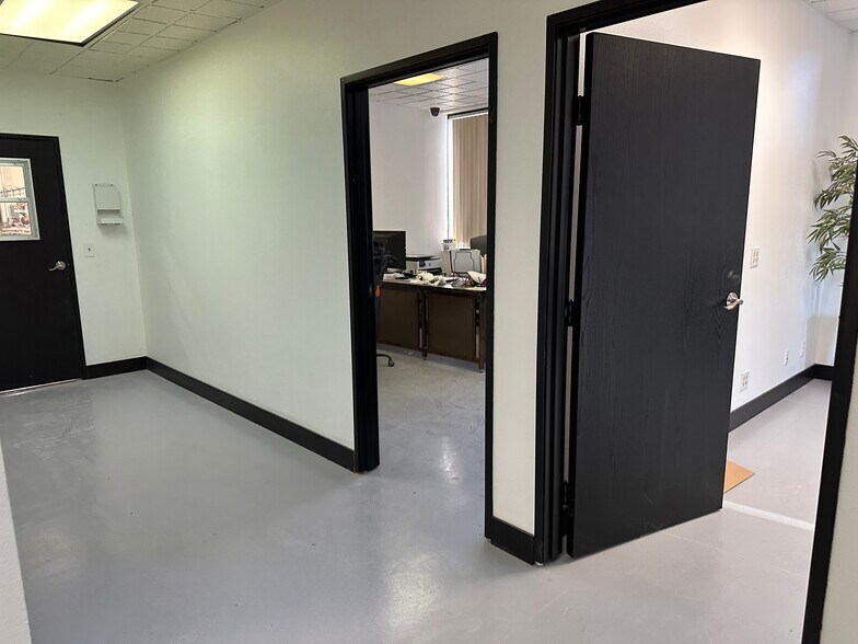 More Photos Of 24853 Avenue Rockefeller, Valencia Warehouse For Lease