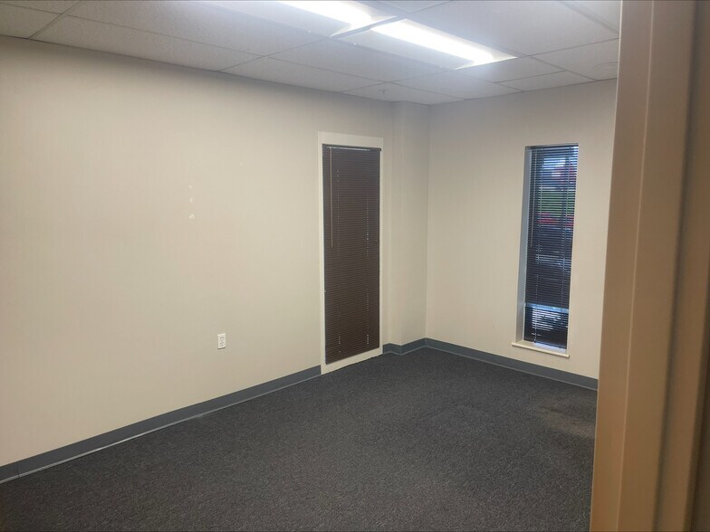 More Photos Of 11520 St. Charles Rock Rd, Bridgeton Medical For Lease