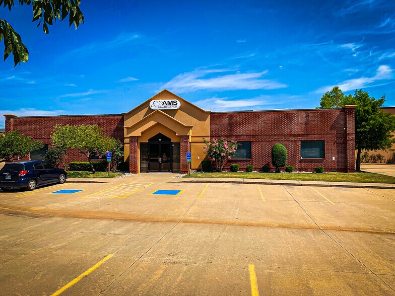 Primary Photo Of 711 NE 39th St, Oklahoma City Warehouse For Sale