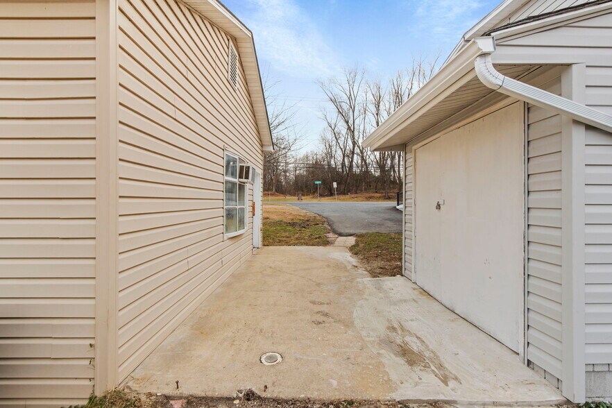 More Photos Of 1100 Calvary Rd, Churchville Flex For Lease