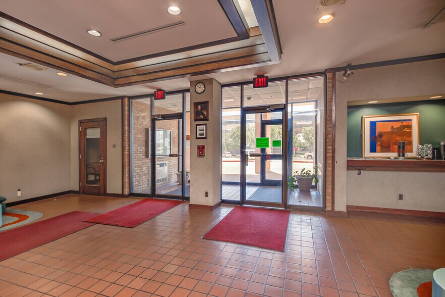 More Photos Of 300 W 6th St, Borger Office For Lease