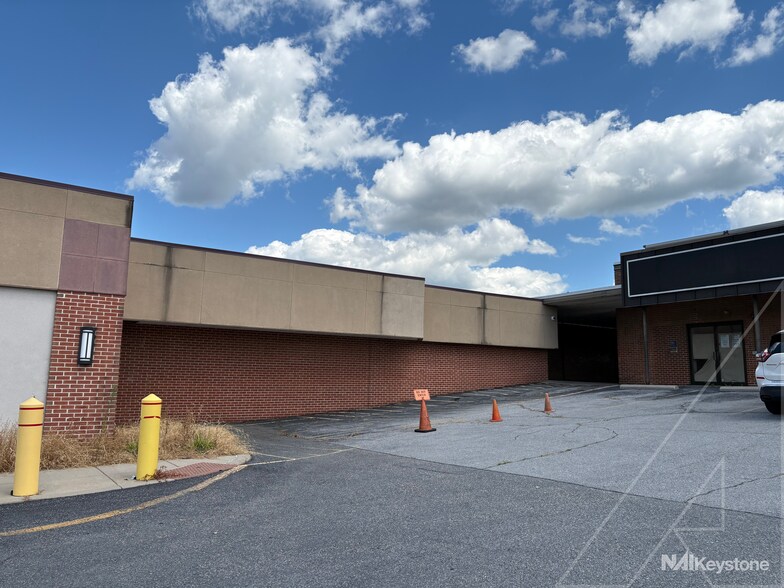 More Photos Of 2101 Centre Ave, Reading Storefront Retail Office For Sale