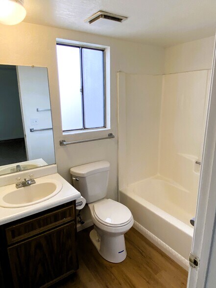 More Photos Of 619 E Ridgecrest Blvd, Ridgecrest Apartments For Sale
