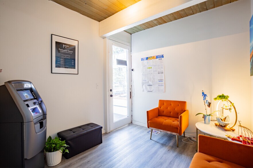 More Photos Of 370 W Sierra Madre Blvd, Sierra Madre Storefront For Lease