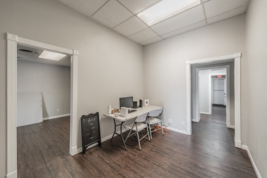 More Photos Of 7235 Glenview Dr, Richland Hills Office For Sale