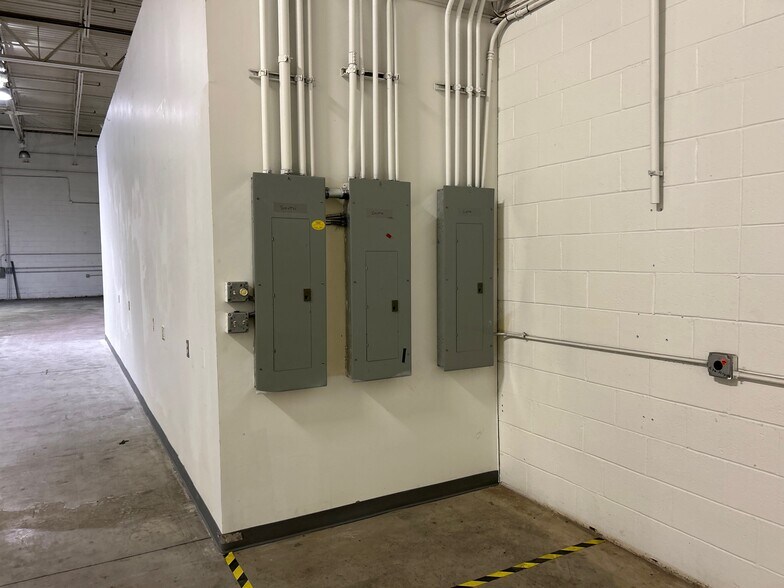 More Photos Of 51 Thousand Oaks Blvd, Morgantown Flex For Lease