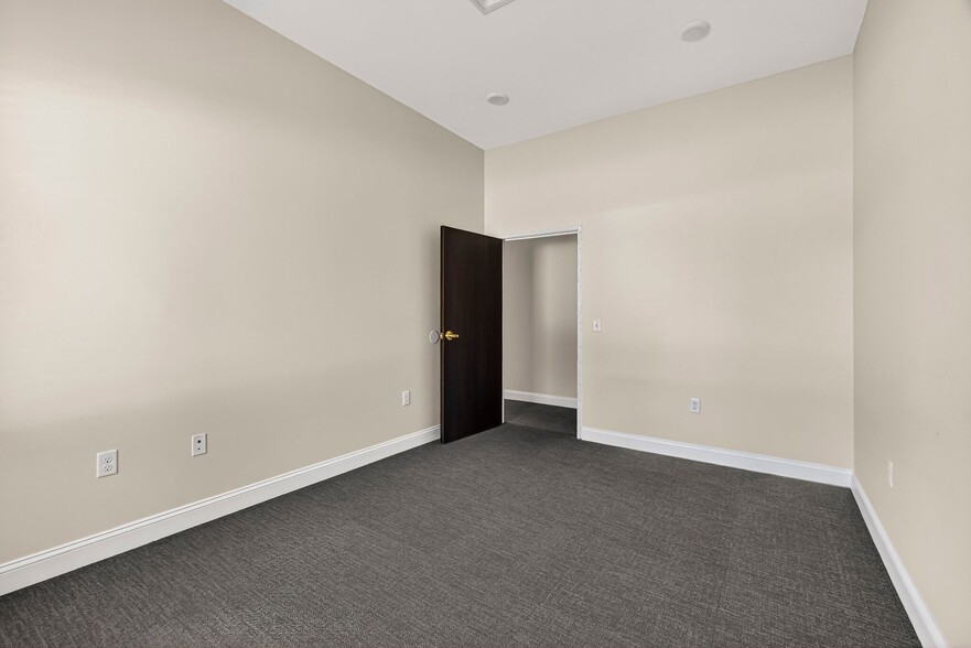 More Photos Of 122 Canal St, Pooler Medical For Lease