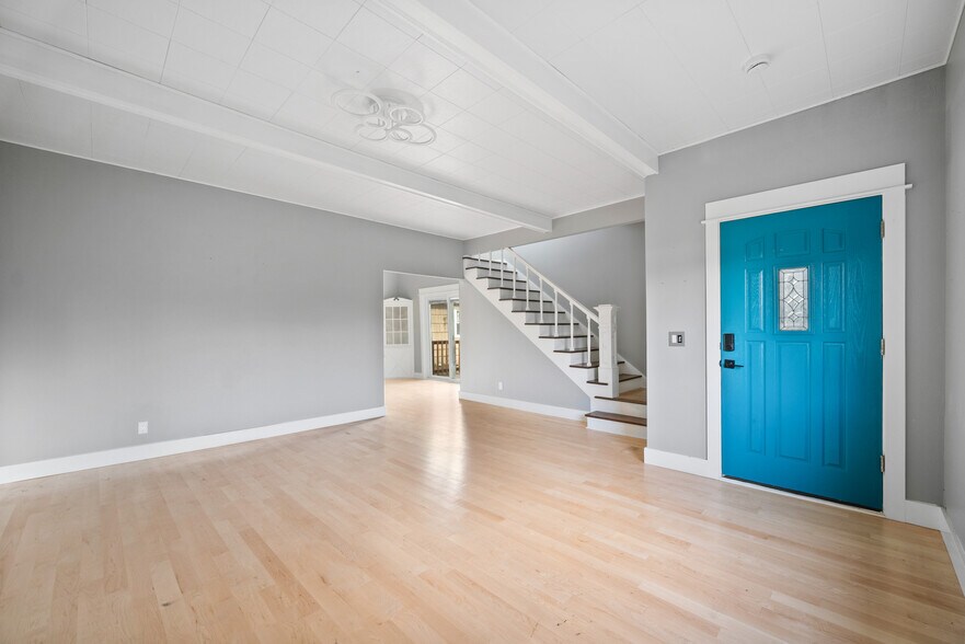 More Photos Of 12533 SE Sunnyside Rd, Happy Valley Flex For Sale