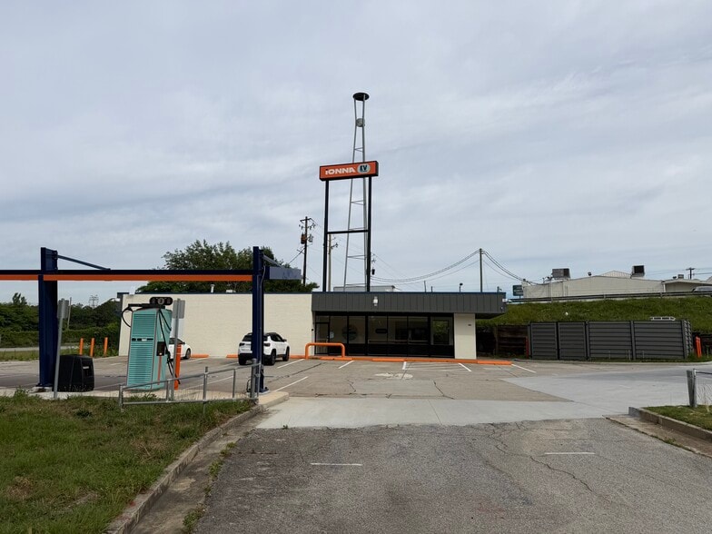 Primary Photo Of 5043 Frontage Rd, Forest Park Restaurant For Lease