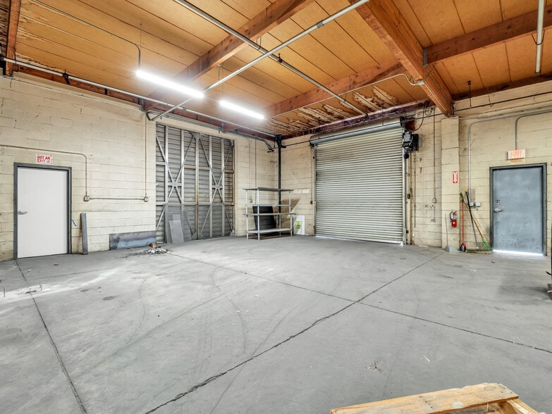 More Photos Of 5645 E Clinton Ave, Fresno Manufacturing For Lease