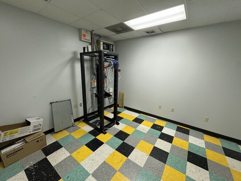 More Photos Of 11800 Industriplex Blvd, Baton Rouge Distribution For Sale