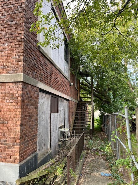 More Photos Of 574 S McAlister Ave, Waukegan Schools For Sale