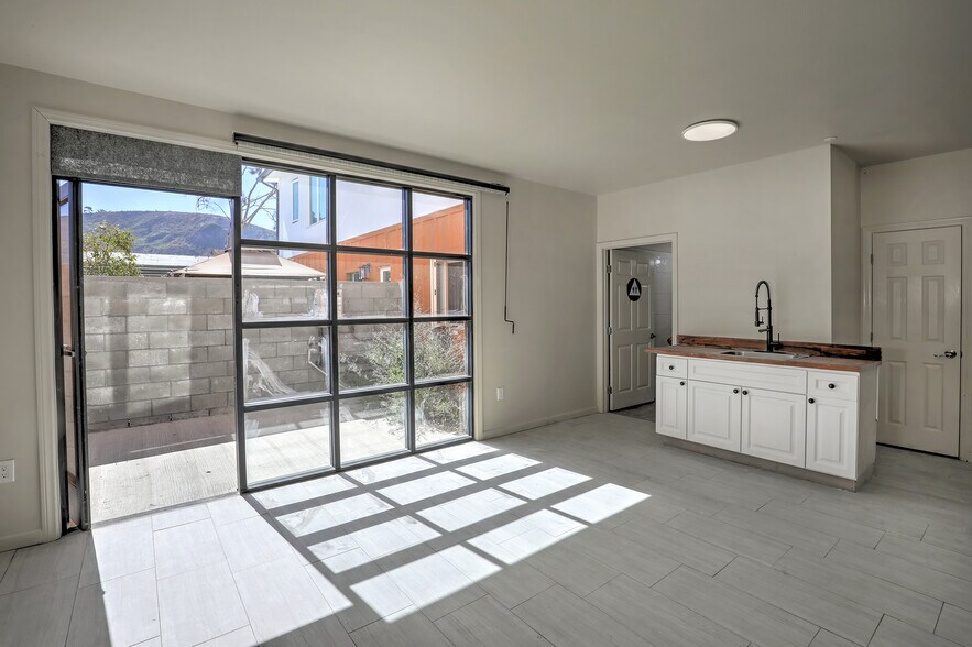 More Photos Of 186 Bell Way, Ventura Apartments For Sale