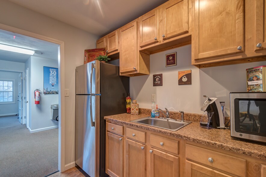 More Photos Of 4902 W Genesee St, Camillus Office For Sale