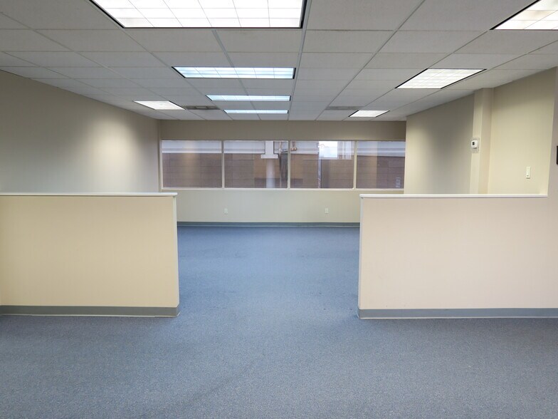 More Photos Of 5610-5613 Southwest Fwy, Houston Flex For Lease