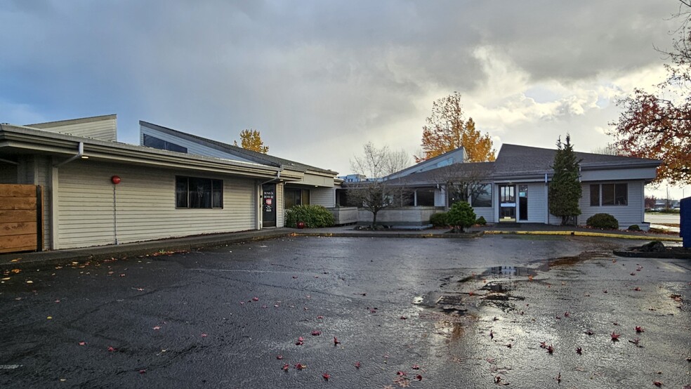 Primary Photo Of 1000 12th Ave, Longview Medical For Lease