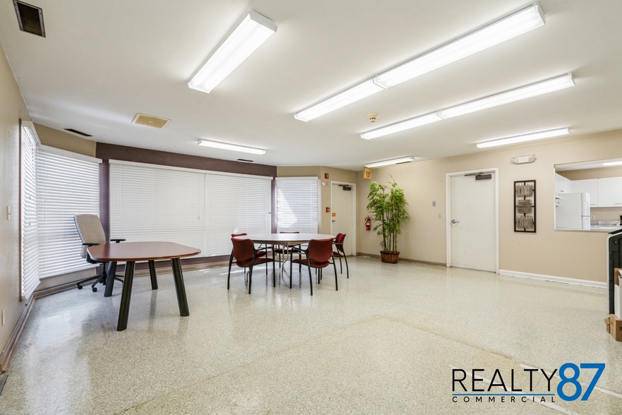 More Photos Of 715 10th Ave SE, Cedar Rapids Shelter For Sale