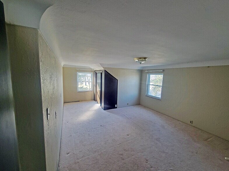 More Photos Of 8044 N Illinois St, Caseyville Office For Sale