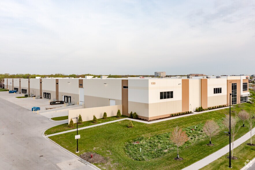 More Photos Of 150 Innovation Dr, Elk Grove Village Distribution For Lease