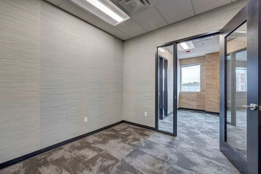 More Photos Of 6740 Rock Spring Rd, Wilmington Office For Lease