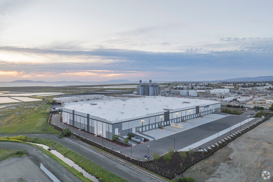 More Photos Of 3636 Enterprise Ave, Hayward Distribution For Lease