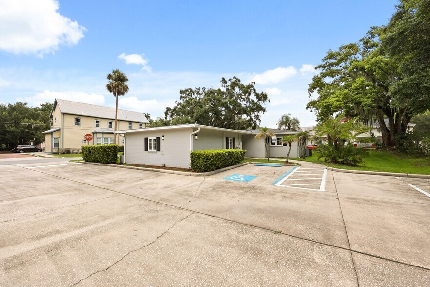 More Photos Of 104 S Clyde Ave, Kissimmee Office For Sale