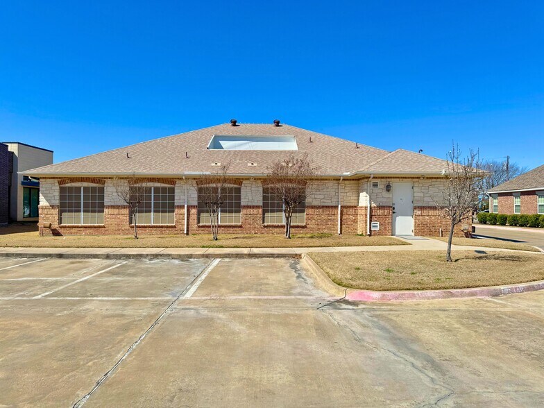 More Photos Of 3241 S Carrier Pky, Grand Prairie Medical For Sale