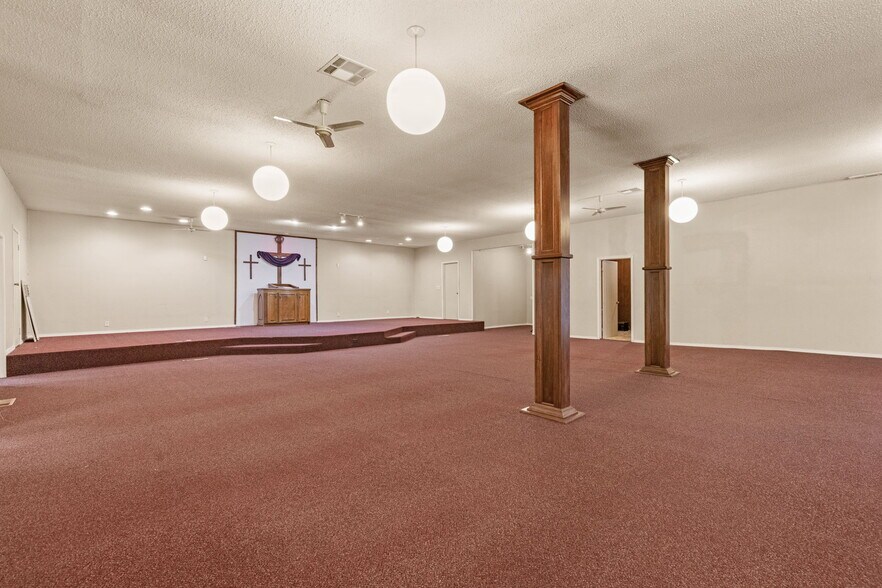 More Photos Of 215 S Bixby St, Coweta Religious Facility For Sale