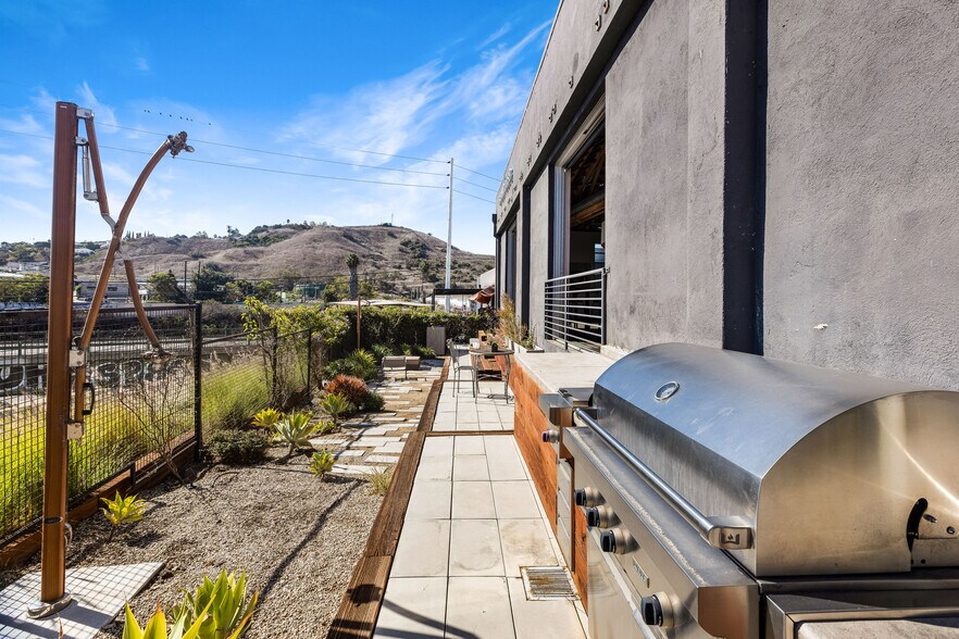 More Photos Of 3644 Eastham Dr, Culver City Loft Creative Space For Lease