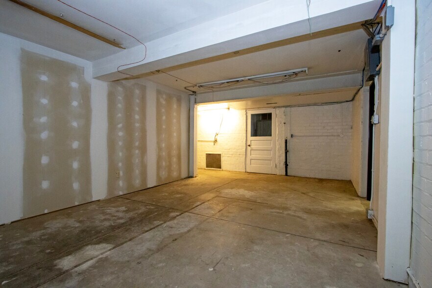 More Photos Of 160 S Columbus St, Wooster Warehouse For Lease