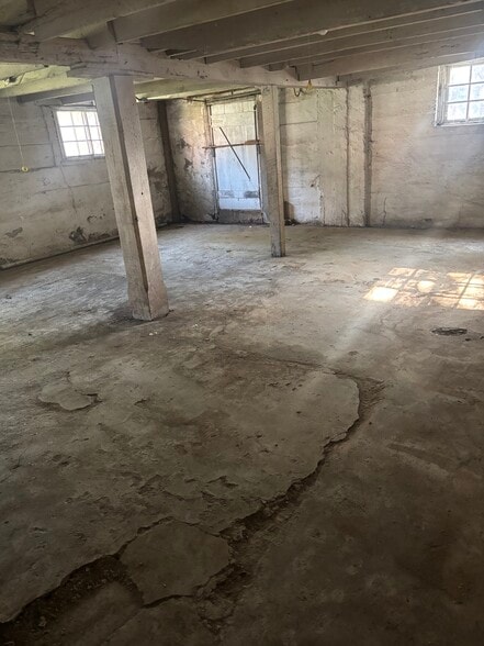 More Photos Of 824 Highland Ave, Lancaster Warehouse For Lease